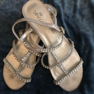 Sbicca 8.5 medium woman’s sandals with clear rhinestones